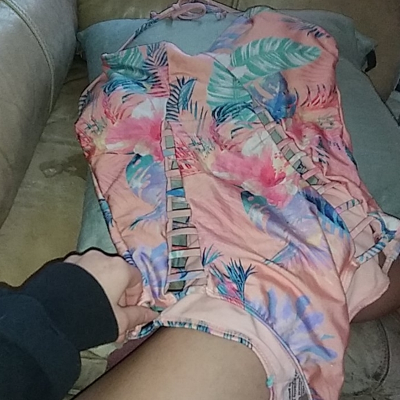 YMI peach Hawaii 1 piece bathing suit - Picture 2 of 4